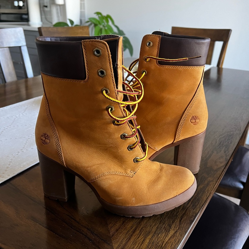 TIMBERLAND HEELED BOOTS